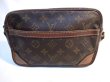 画像1: LOUIS VUITTON モノグラム ショルダーバック　111